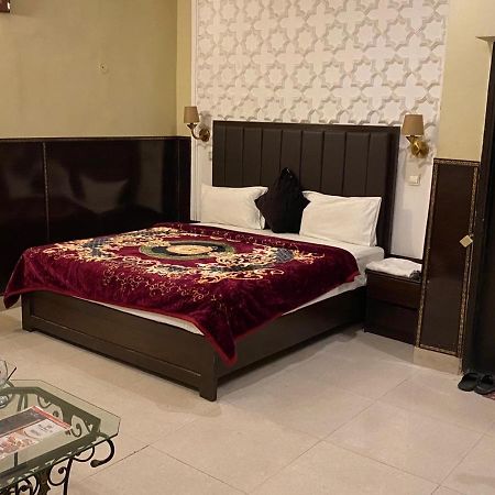 Hotel Royal One Multan Exterior photo