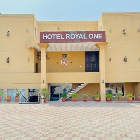 Hotel Royal One Multan Exterior photo