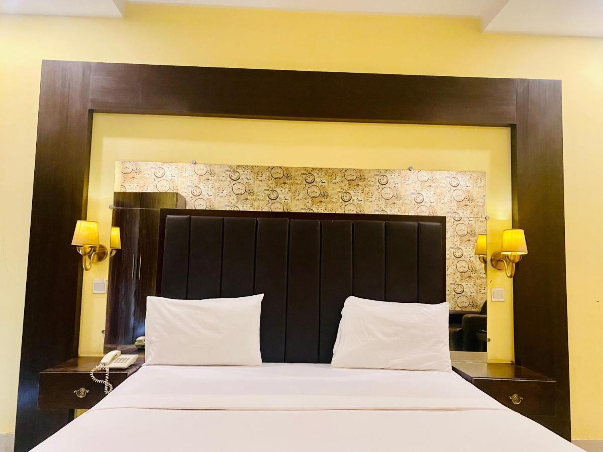 Hotel Royal One Multan Exterior photo