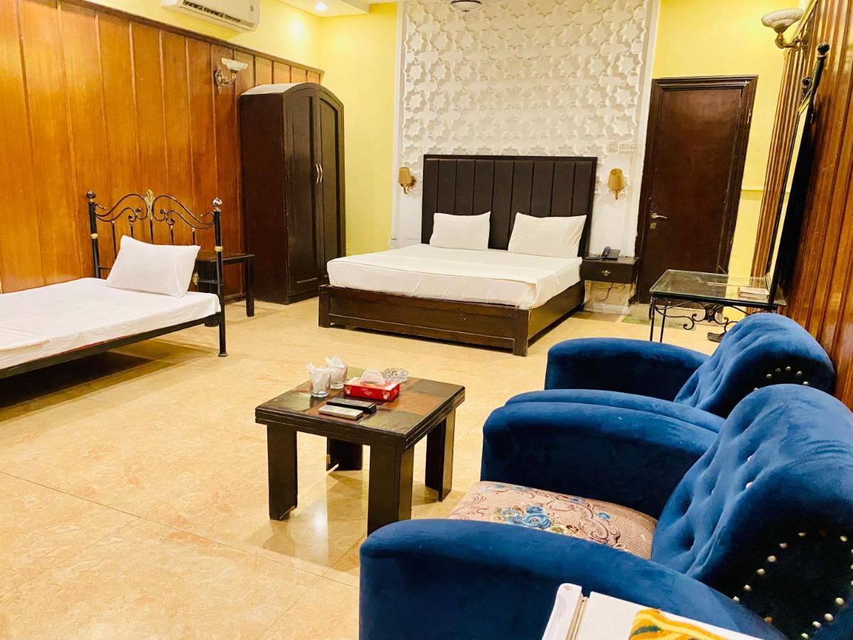 Hotel Royal One Multan Exterior photo