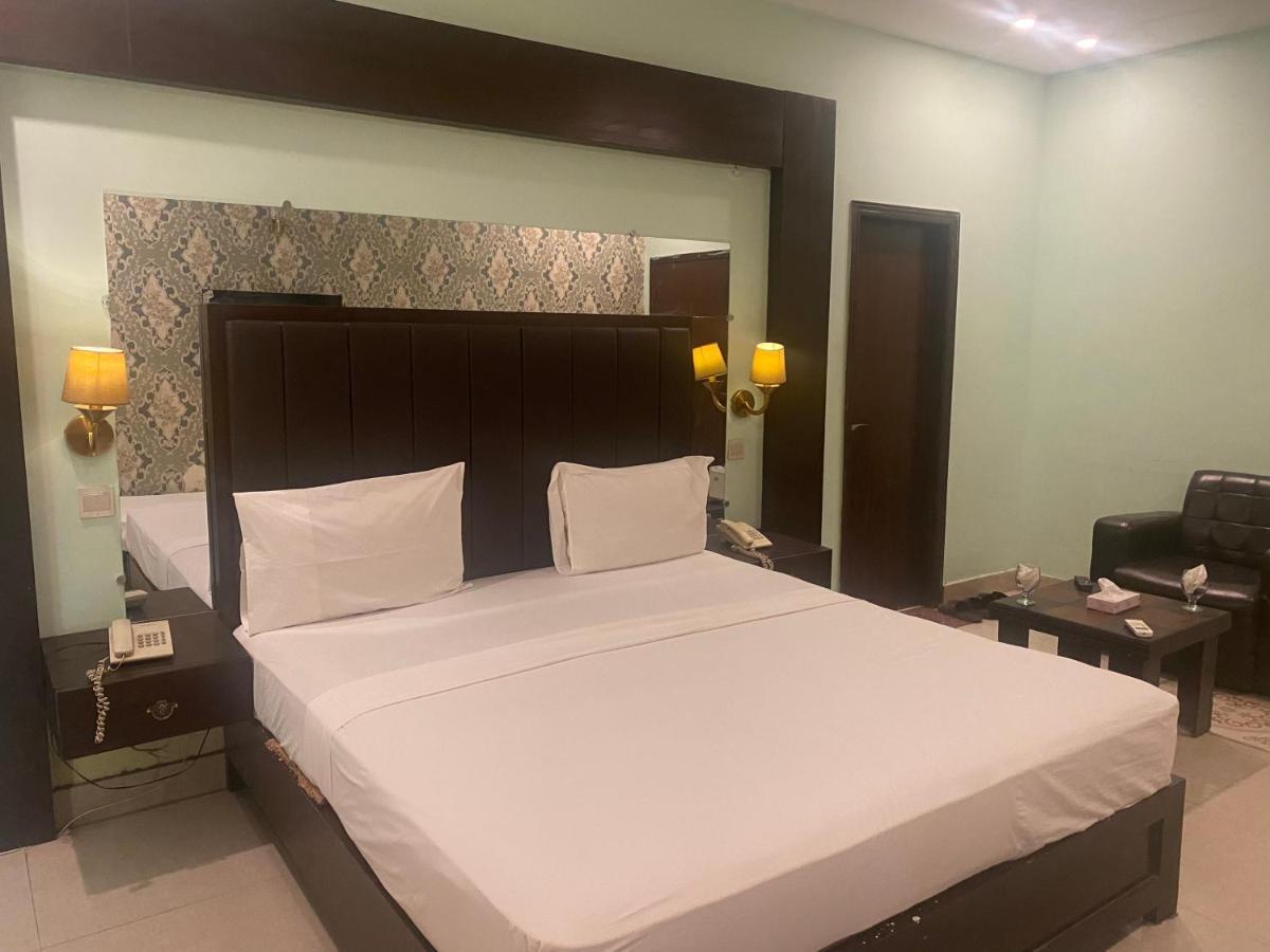 Hotel Royal One Multan Exterior photo