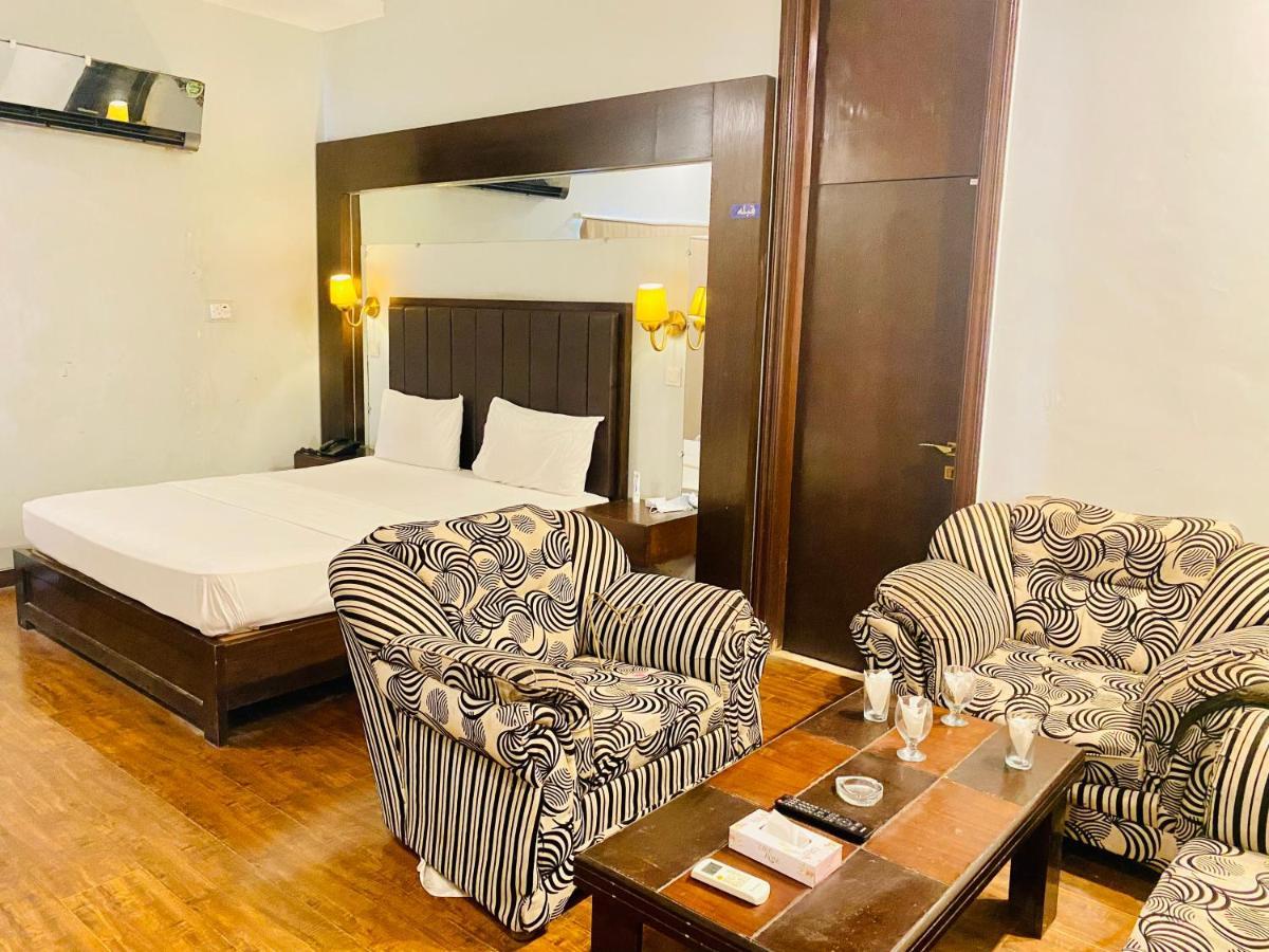 Hotel Royal One Multan Exterior photo