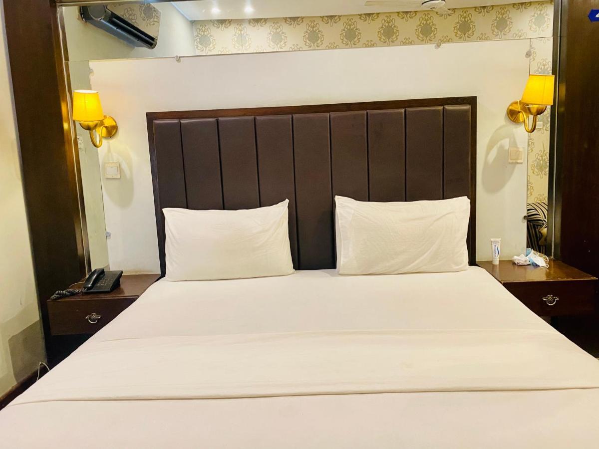 Hotel Royal One Multan Exterior photo