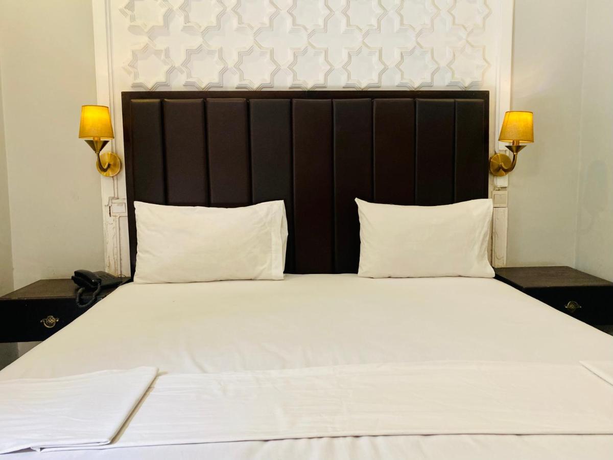 Hotel Royal One Multan Exterior photo