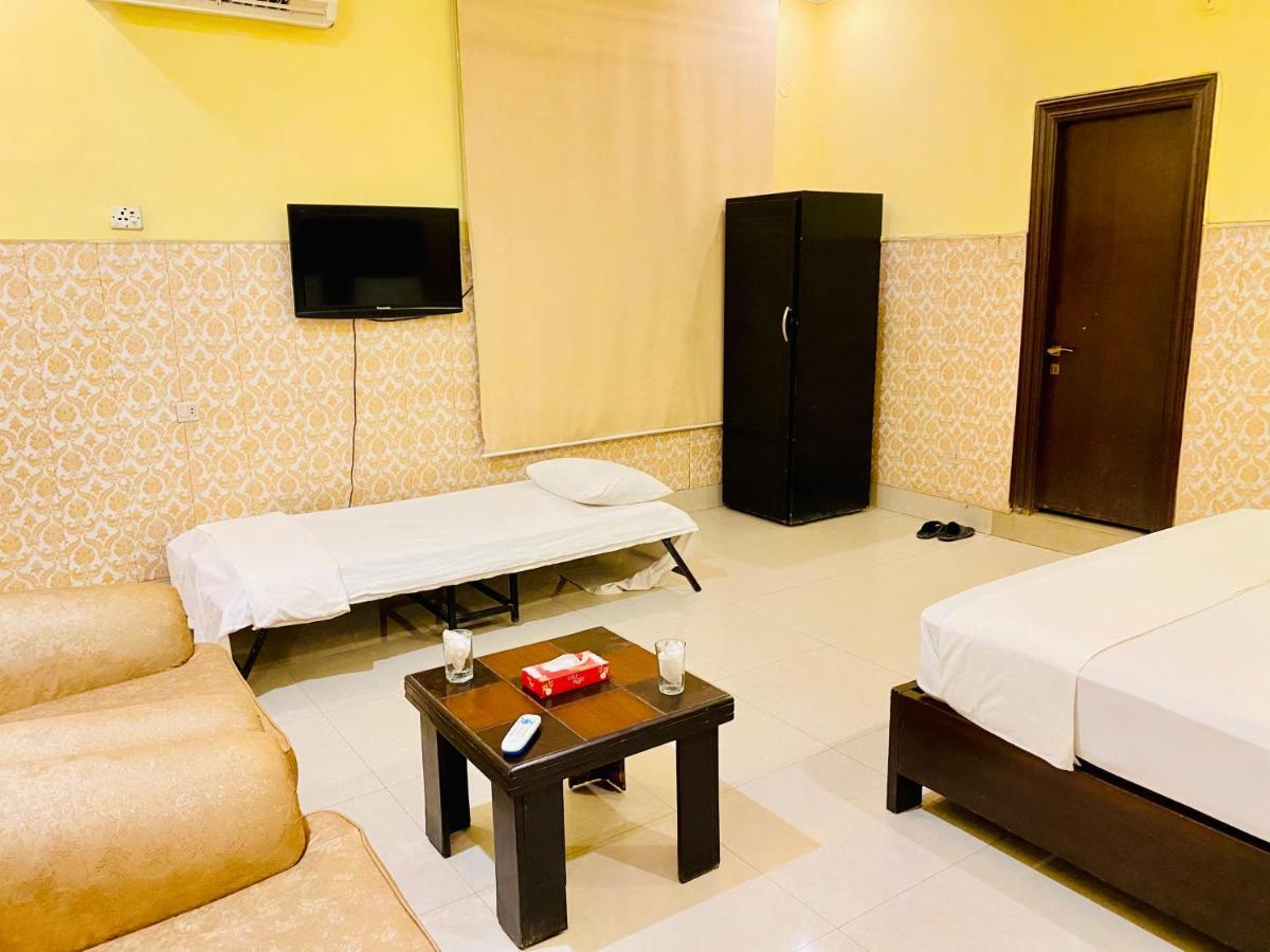Hotel Royal One Multan Exterior photo