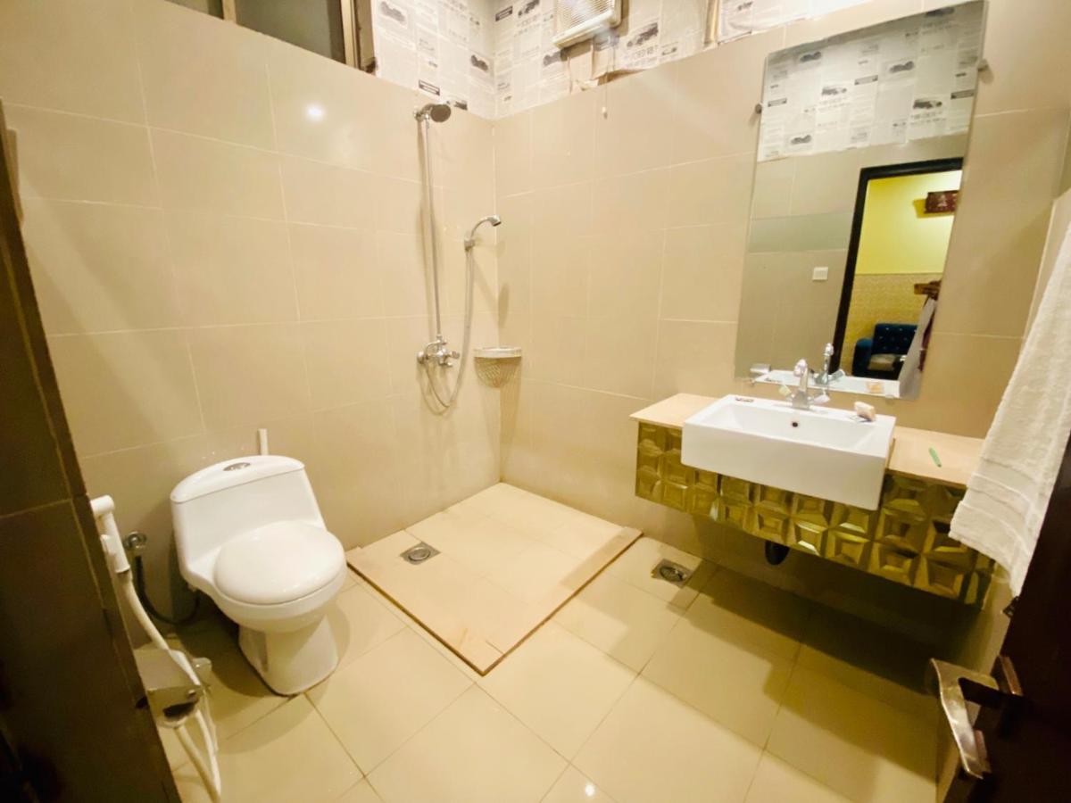 Hotel Royal One Multan Exterior photo