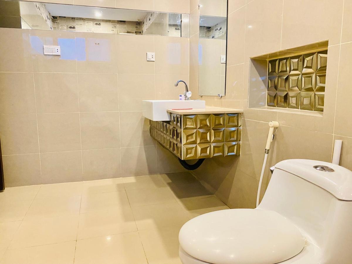 Hotel Royal One Multan Exterior photo
